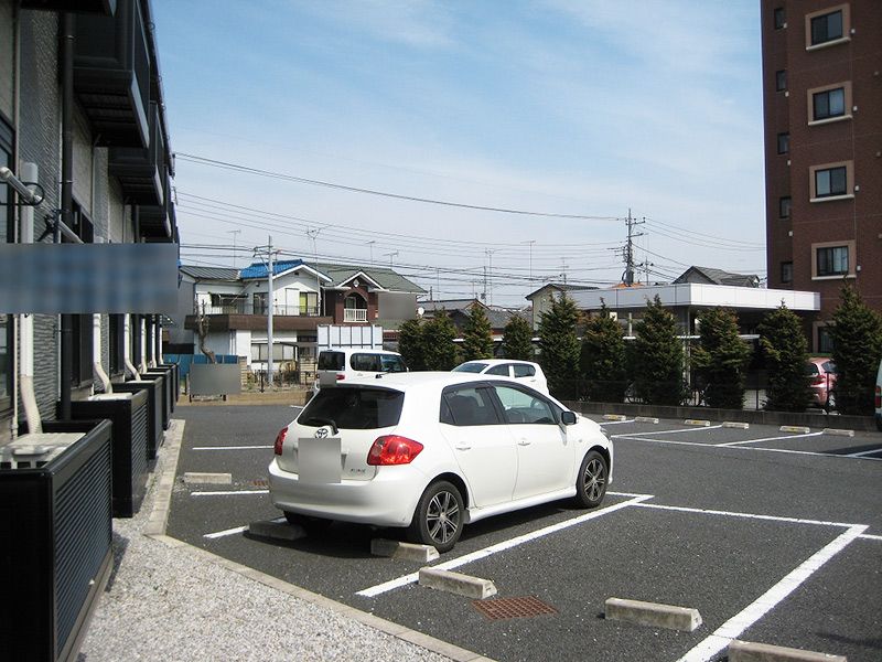 レオパレスプレミール 駐車場