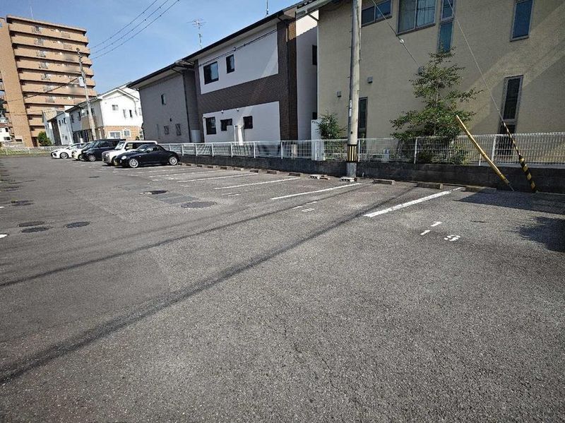 レオパレスヴィラ姫原 駐車場