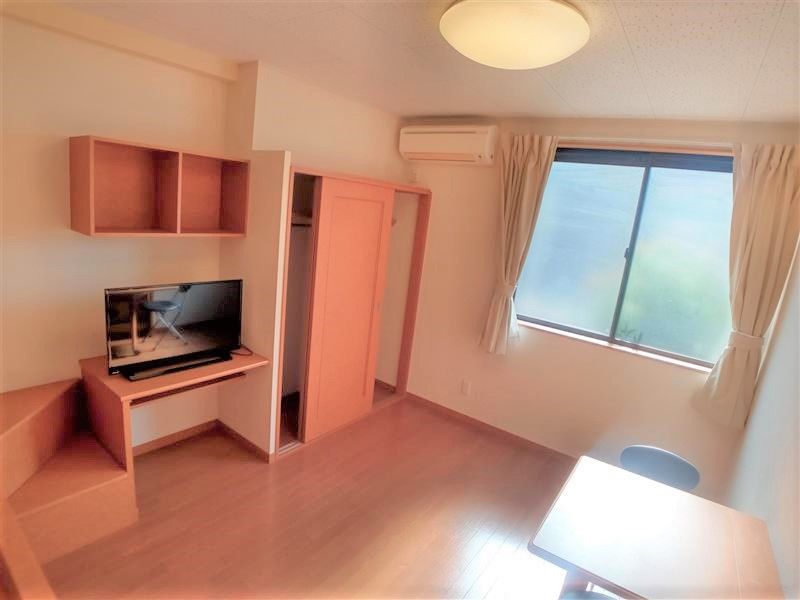 レオパレスシルカーヤ 居間