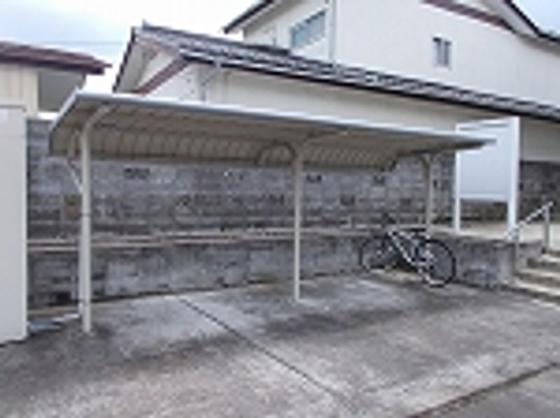 レオネクストシャトレー国見 駐車場