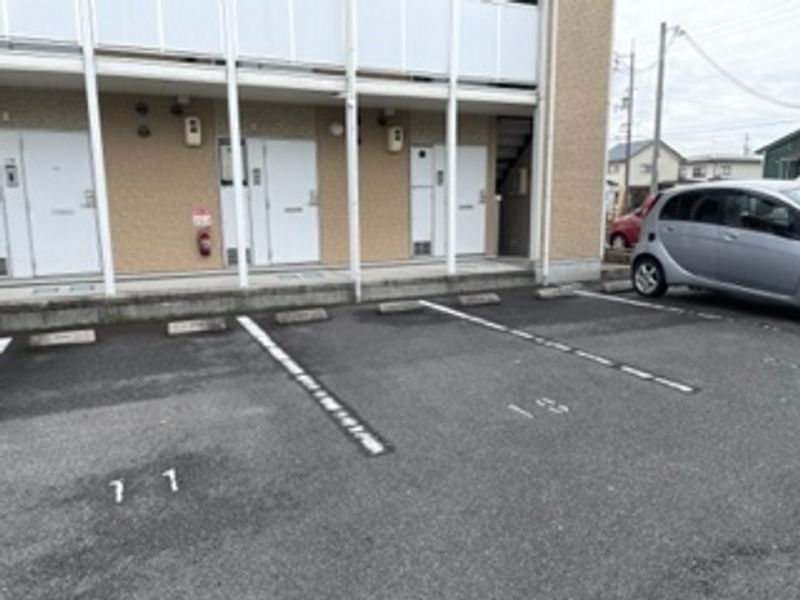 レオパレスラクレⅡ 駐車場