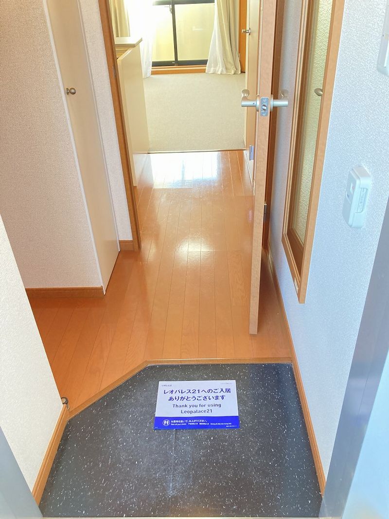レオパレス蔵 玄関