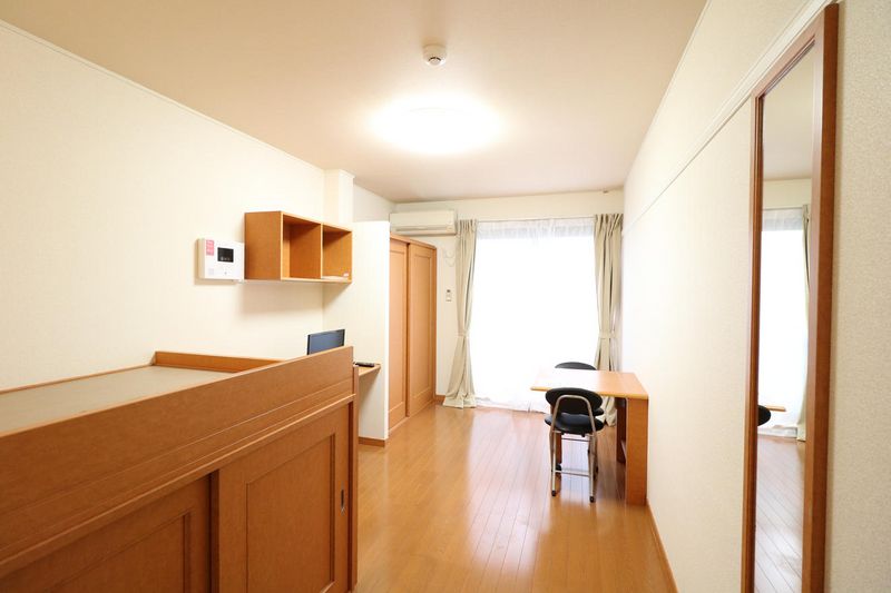 レオパレスナイズ紫竹 居間