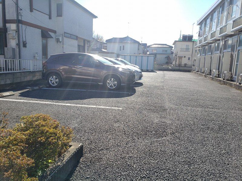 レオパレスアップハウス 駐車場