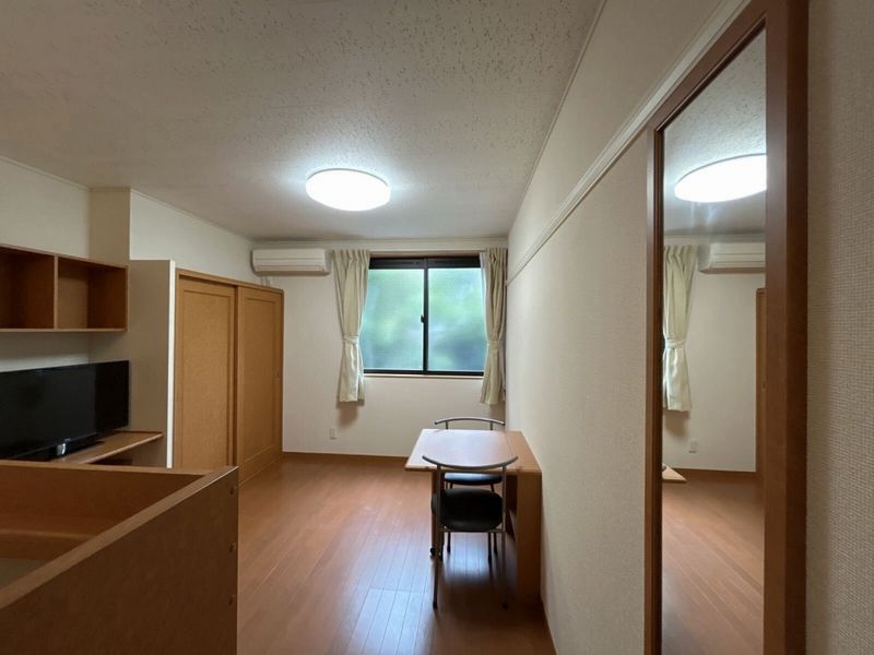 レオパレス西羽貫 居間