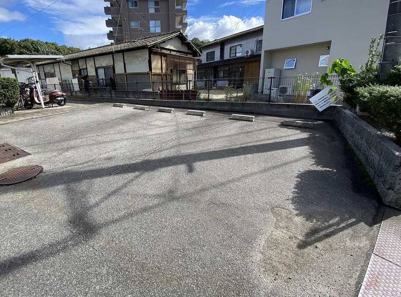 レオパレスしまなみ 駐車場