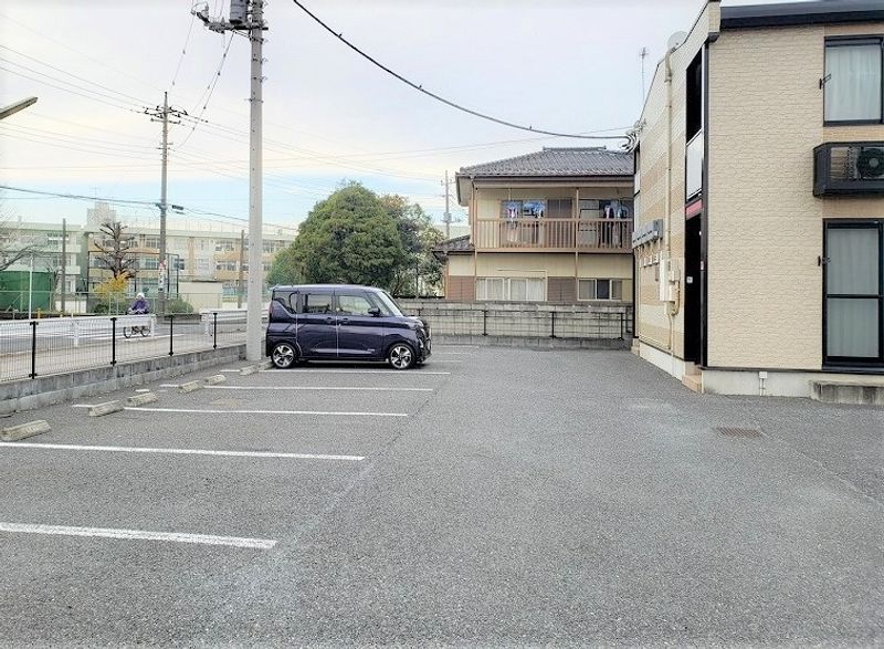 レオパレスＢｒｉｇｈｔｏｎ 駐車場