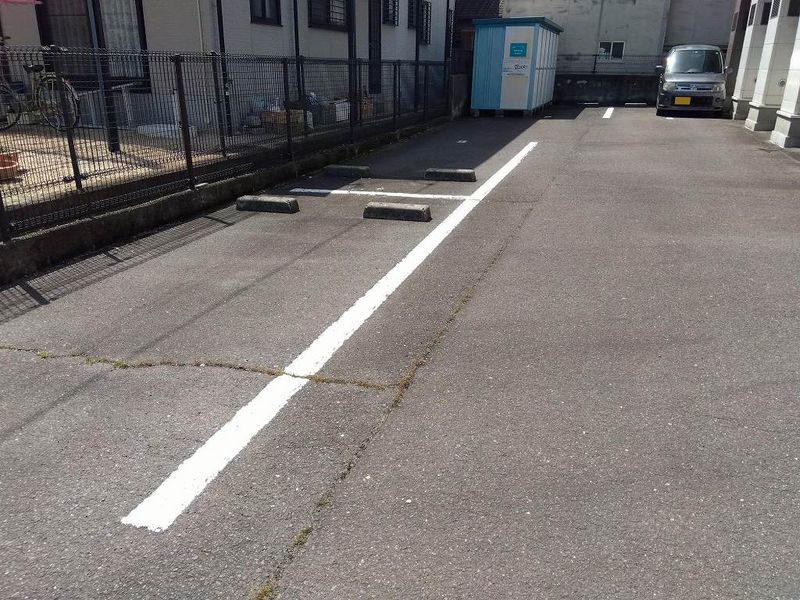 レオパレスたかぎ 駐車場