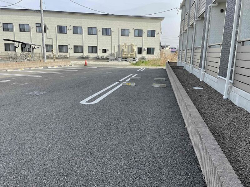 レオネクストフザンリード　Ⅱ 駐車場