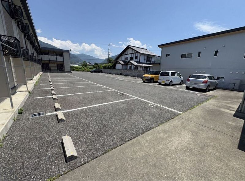 レオパレスＬａｐｉｎ 駐車場