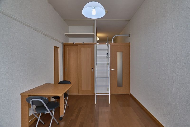 レオパレスガーデンコートＪ 居間