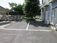 レオパレスＹＯＳＨＩＯＫＡ 駐車場