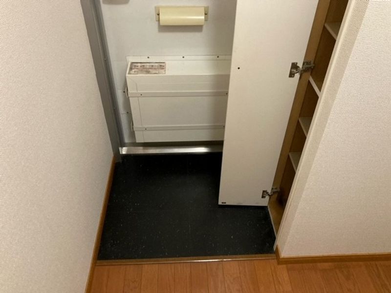 レオパレスグランドホープ 玄関
