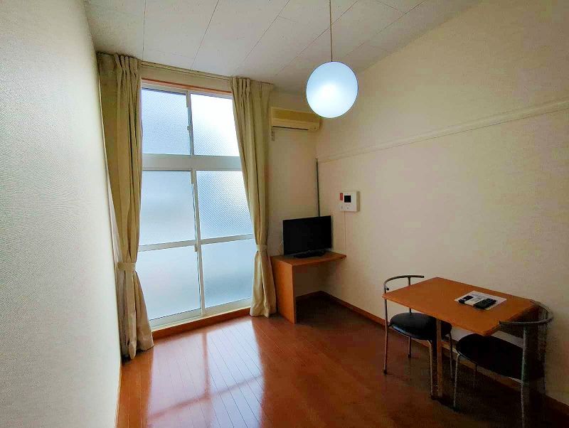 レオパレスチェリーガーデンＣ 居間