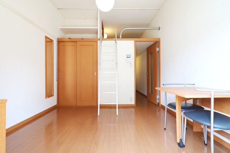 レオパレスビブレ千里山 居間
