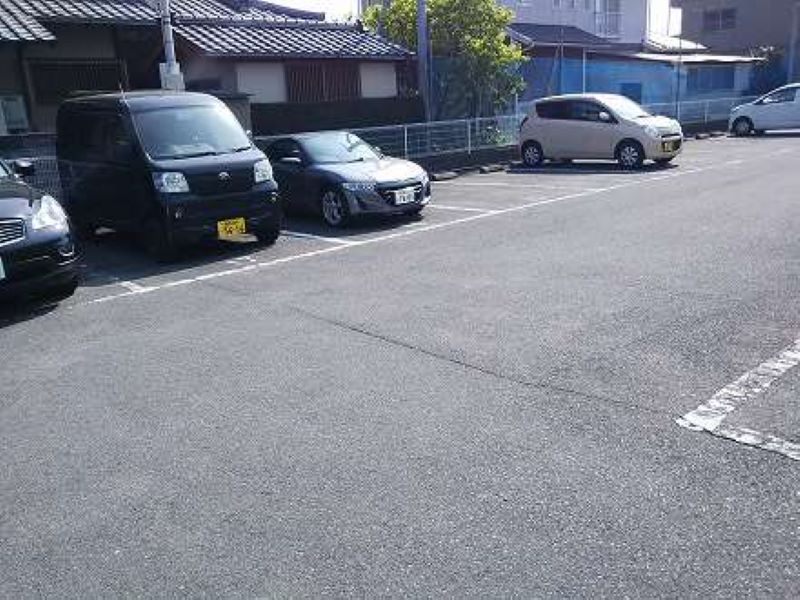 レオパレスみどり 駐車場