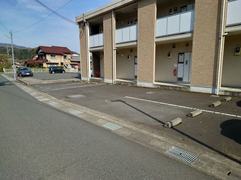 レオパレスメゾンイーストタウン 駐車場