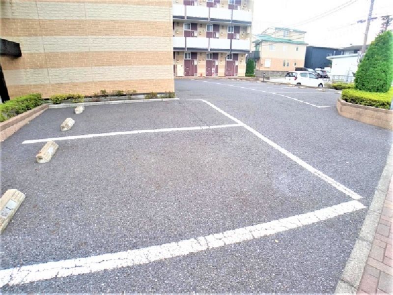 レオパレスＭＬハロープラザ 駐車場