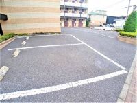 レオパレスＭＬハロープラザ 駐車場