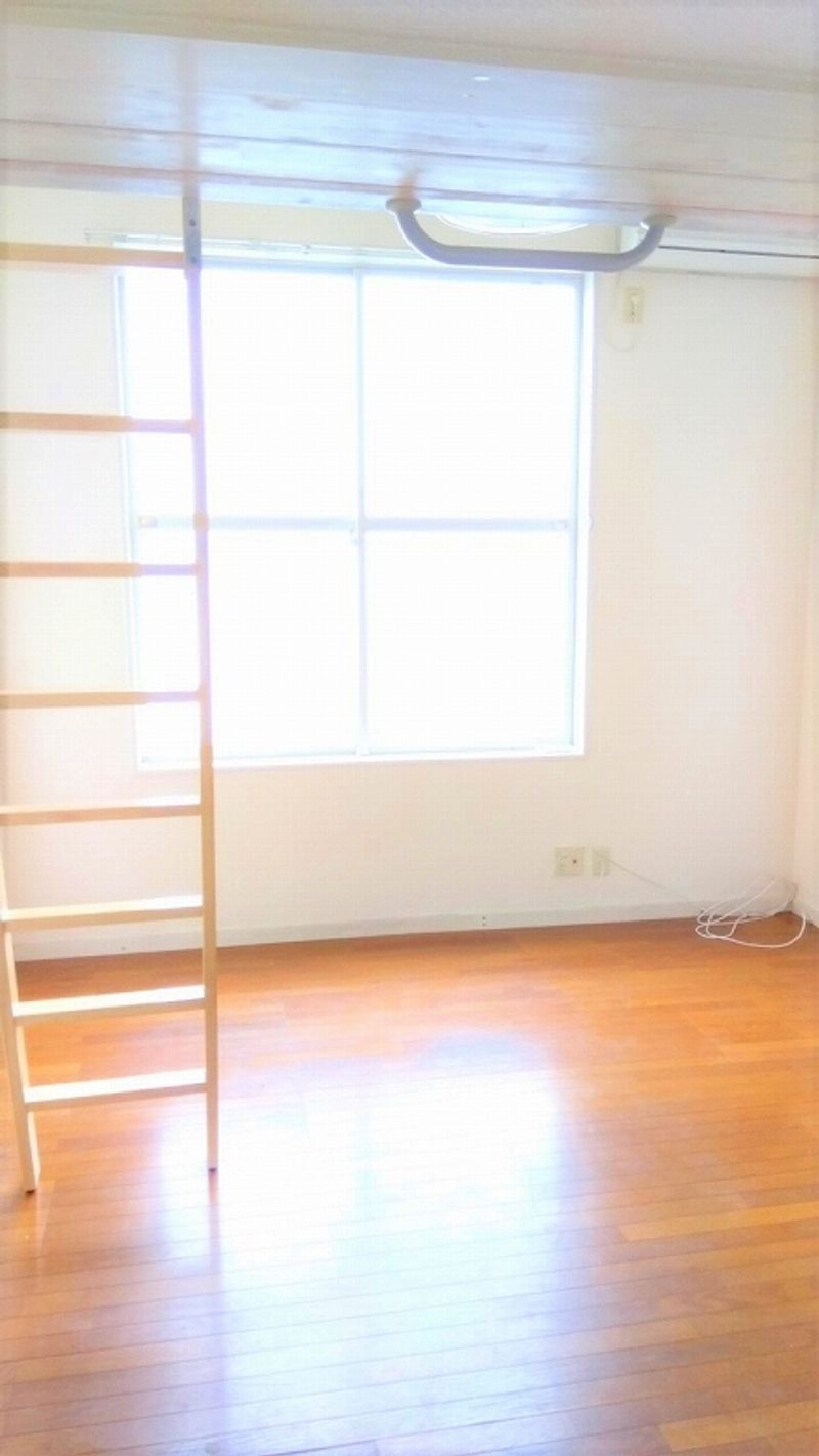 レオパレスシャルム 居間