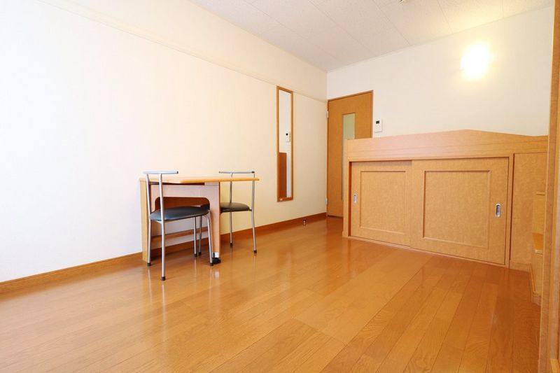 レオパレスさと 居間
