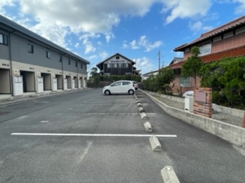 レオパレス白枝 駐車場