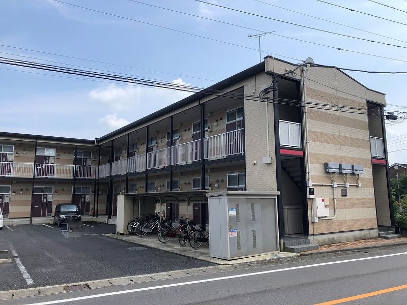 レオパレススティール 駐車場