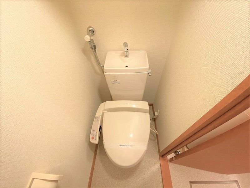 レオパレスマダムド千 トイレ