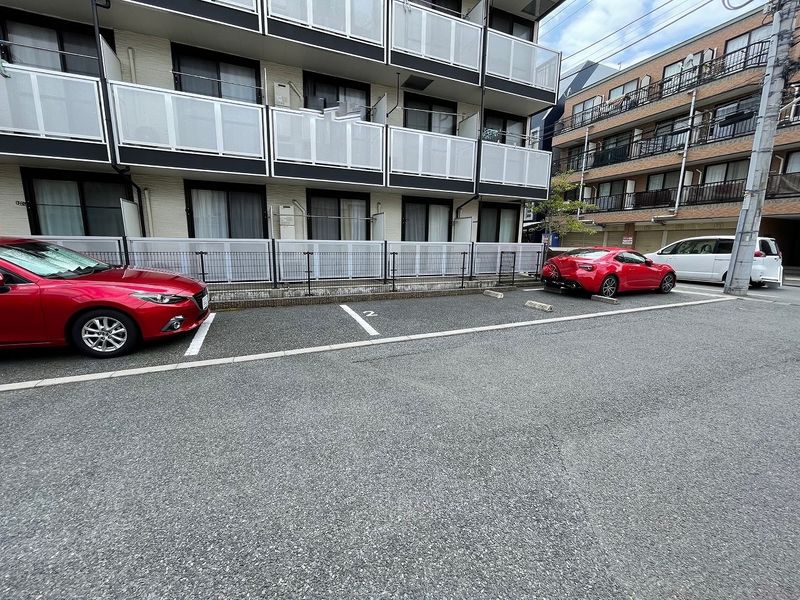 レオパレス本中山 駐車場