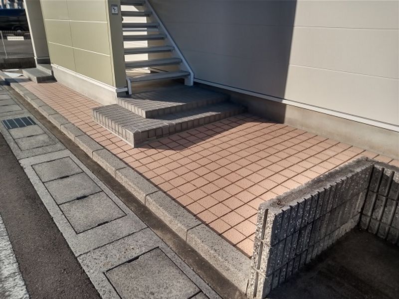 レオパレス岩栄 エントランス