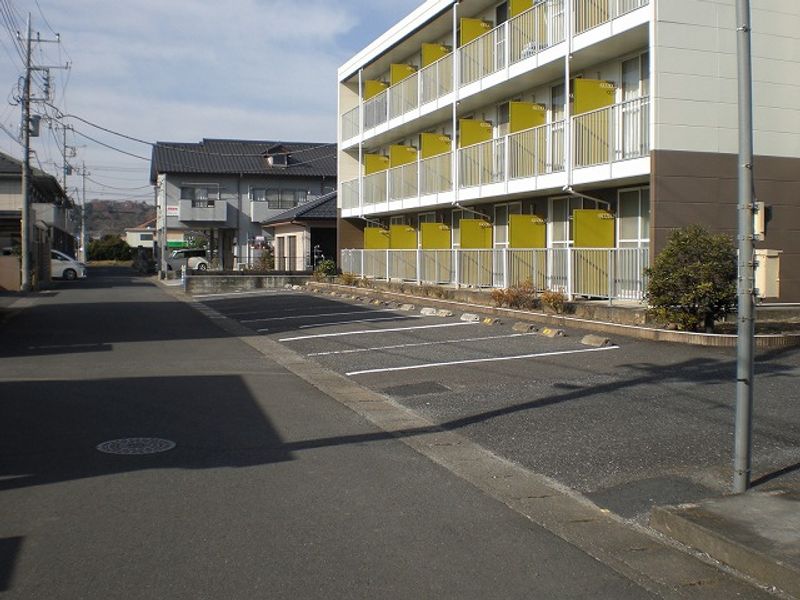 レオパレスアサクラⅢ 駐車場