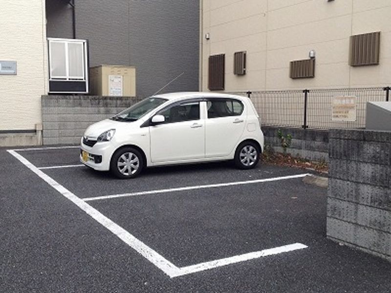 レオパレステルセイラ 駐車場