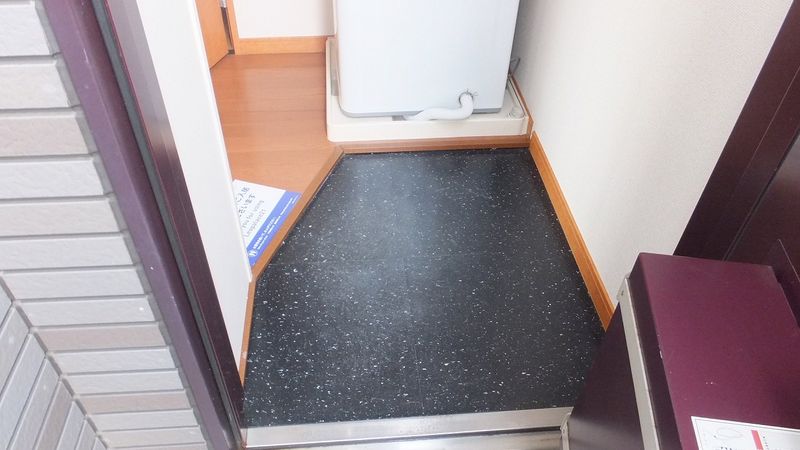 レオパレス片山町 玄関