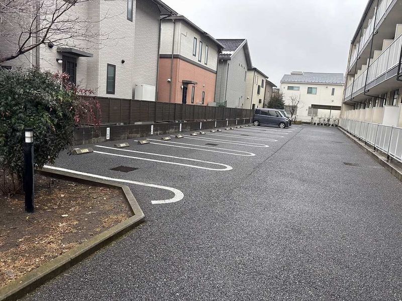 レオパレス山崎８５ 駐車場