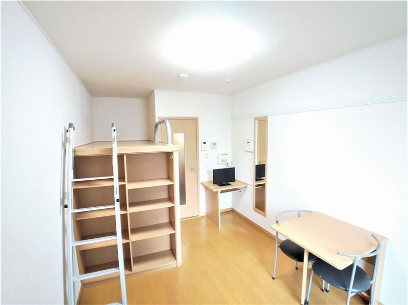 レオパレス喜沢美園 居間