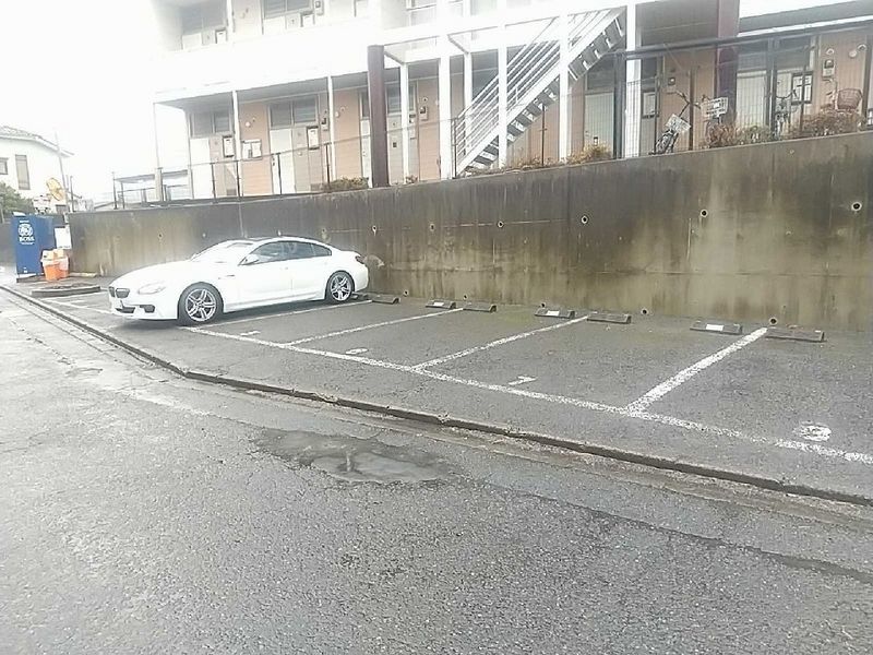レオパレスカルフール 駐車場