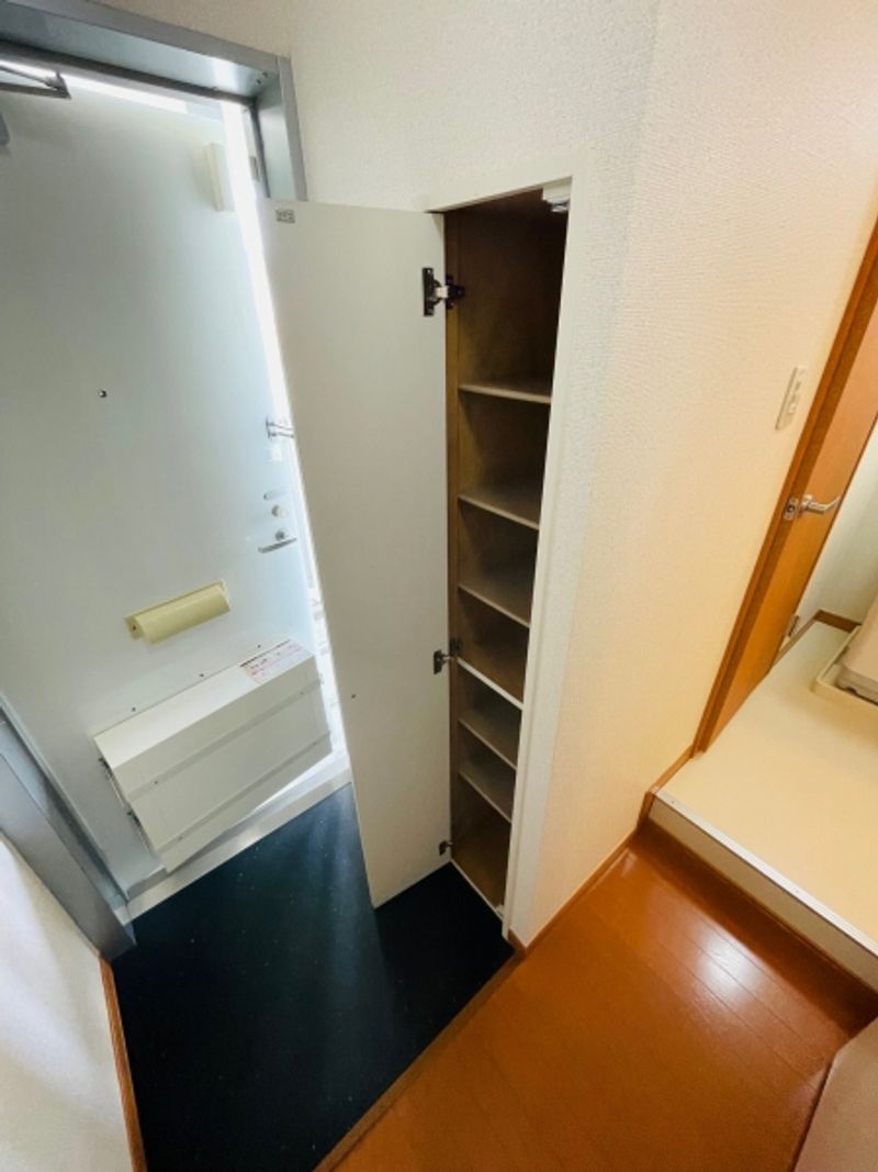 レオパレスピエール 玄関