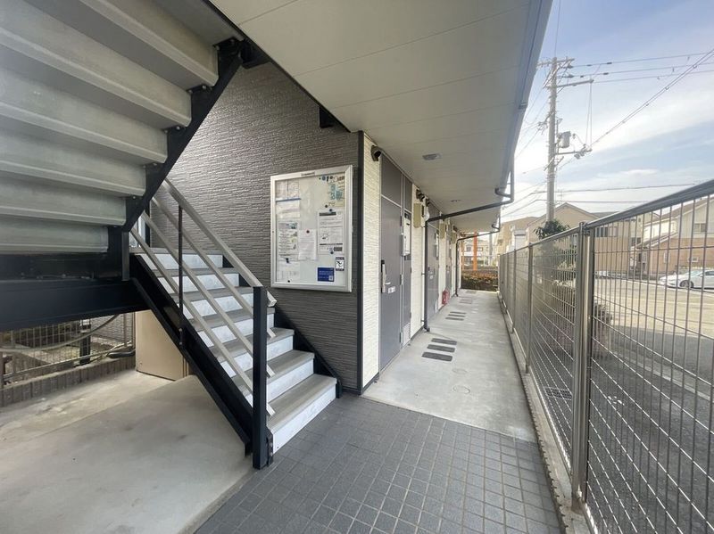 レオパレスネスト中百舌鳥Ⅱ エントランス