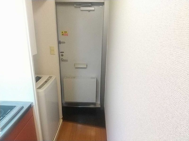 レオパレスヒルズ日野Ⅱ 玄関