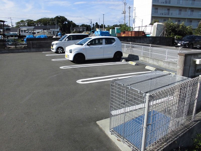 クレイノハイブリッヂⅡ 駐車場