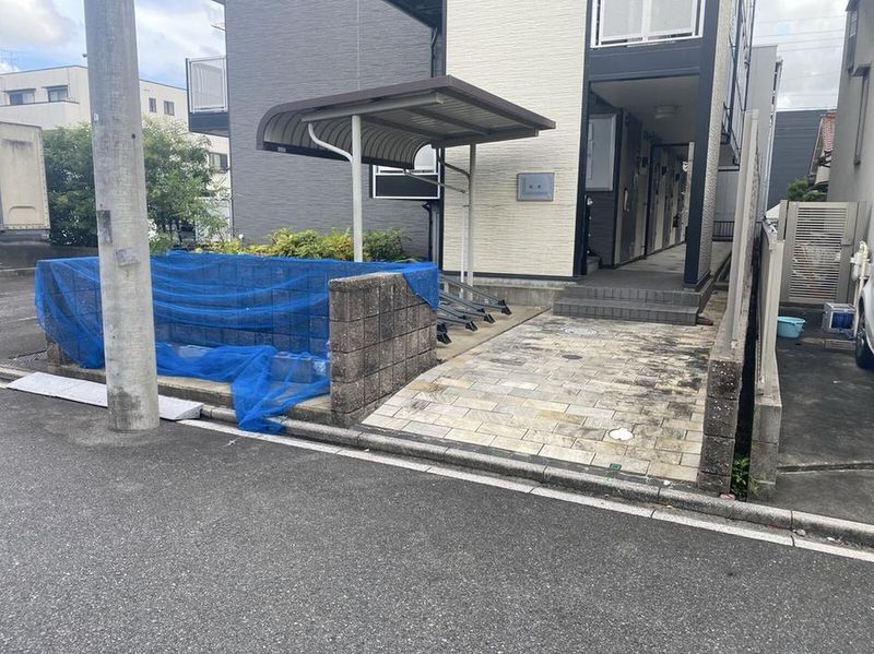 レオパレス松葉 エントランス