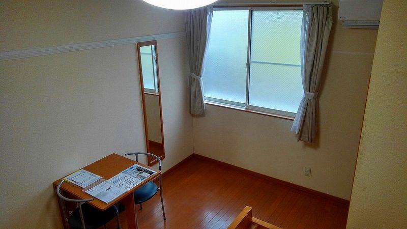 レオパレスまほろば 居間