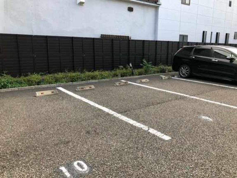 レオパレス和泉 駐車場