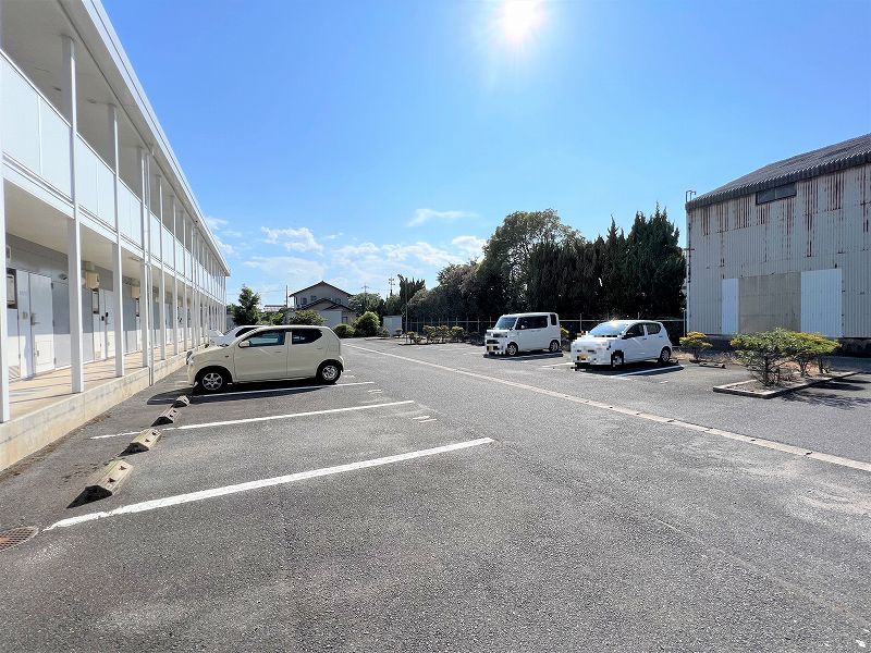 レオパレスソレイユ富益 駐車場