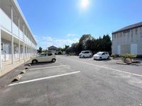 レオパレスソレイユ富益 駐車場