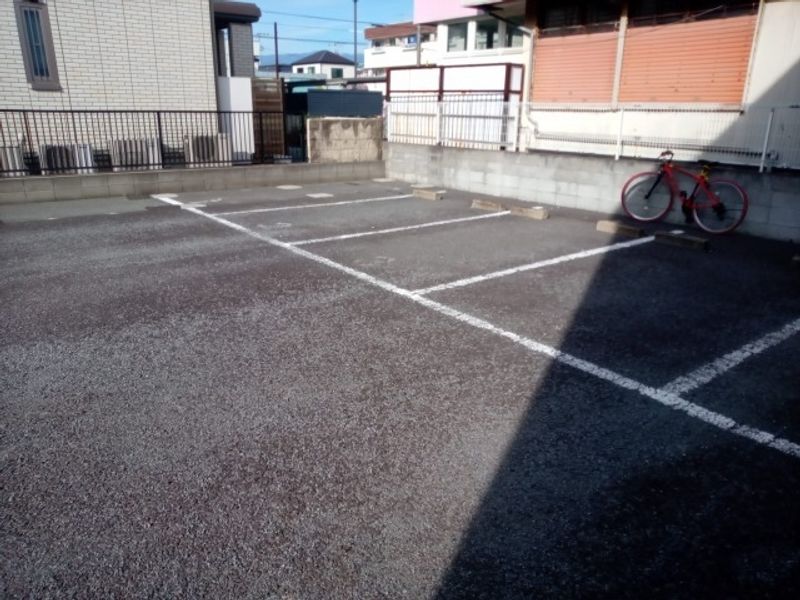 レオパレスミラノ 駐車場