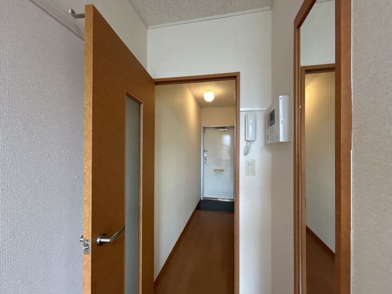 レオパレスしもやまざき 玄関