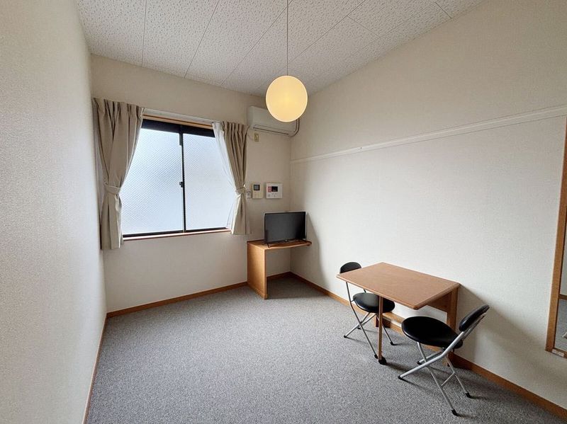 レオパレスオアシス山手 居間