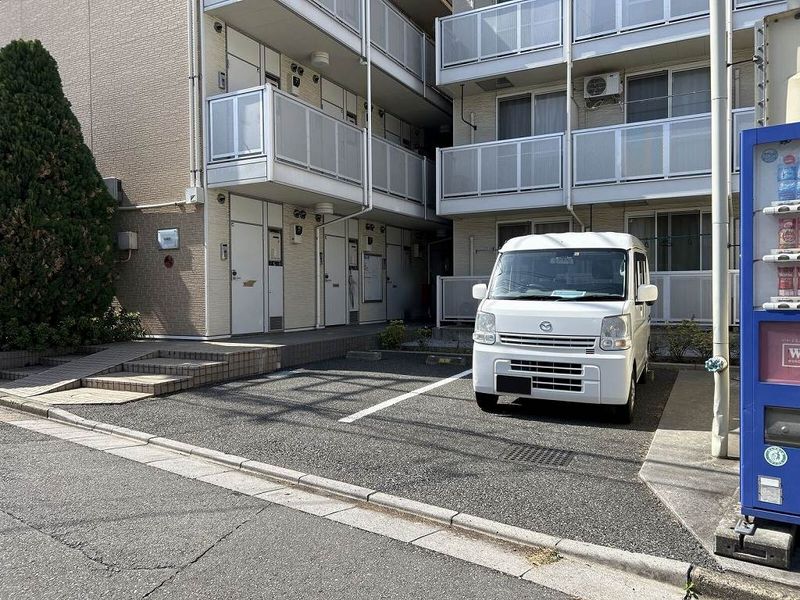 レオパレス嵯峨野 駐車場