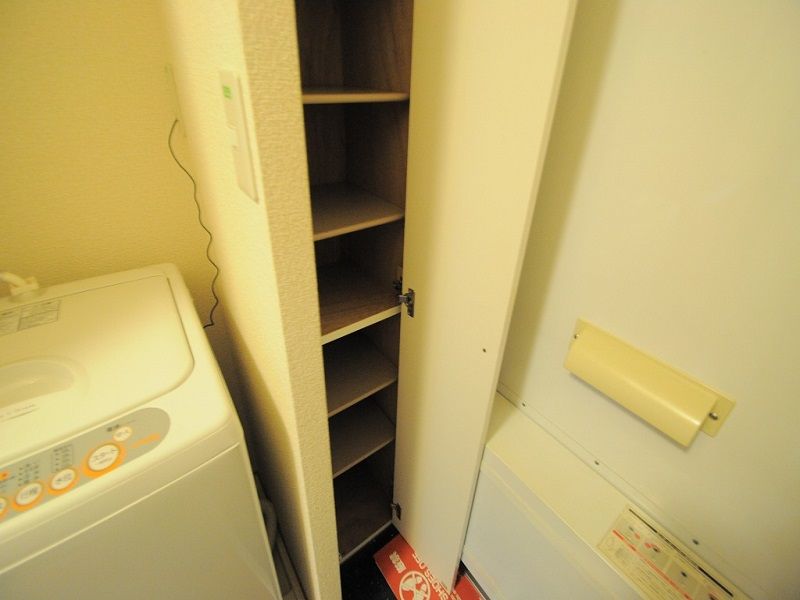 レオパレスボムールⅢ 玄関